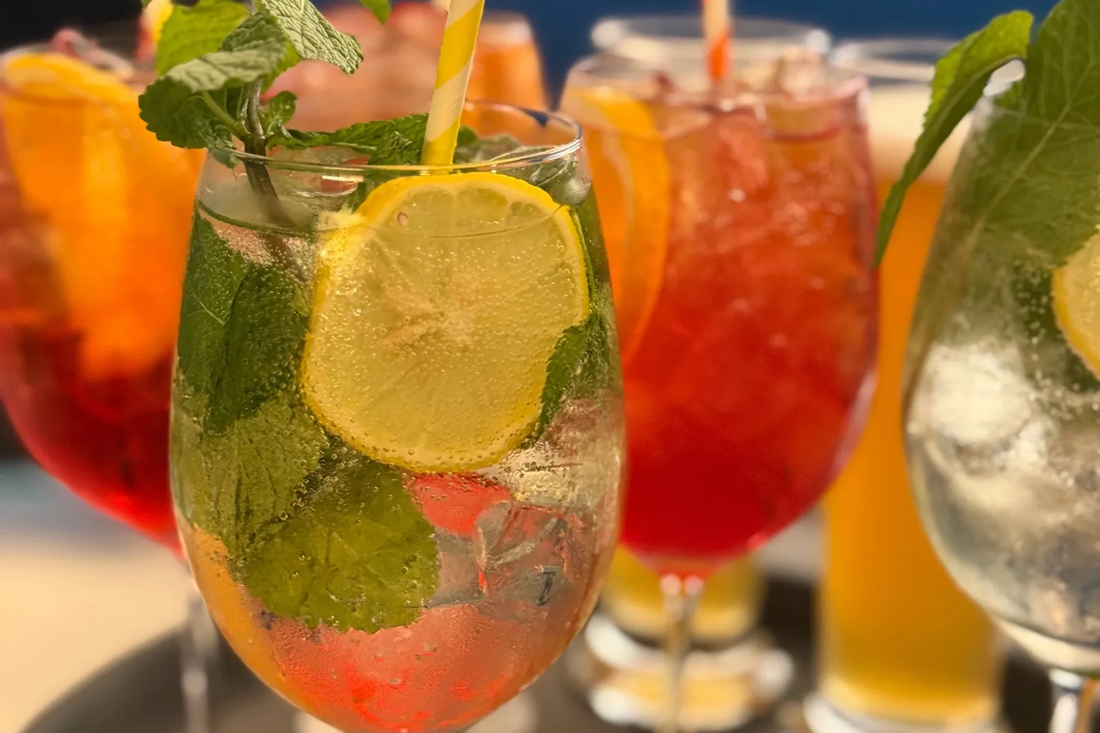 Maybar | Cafe and Bar